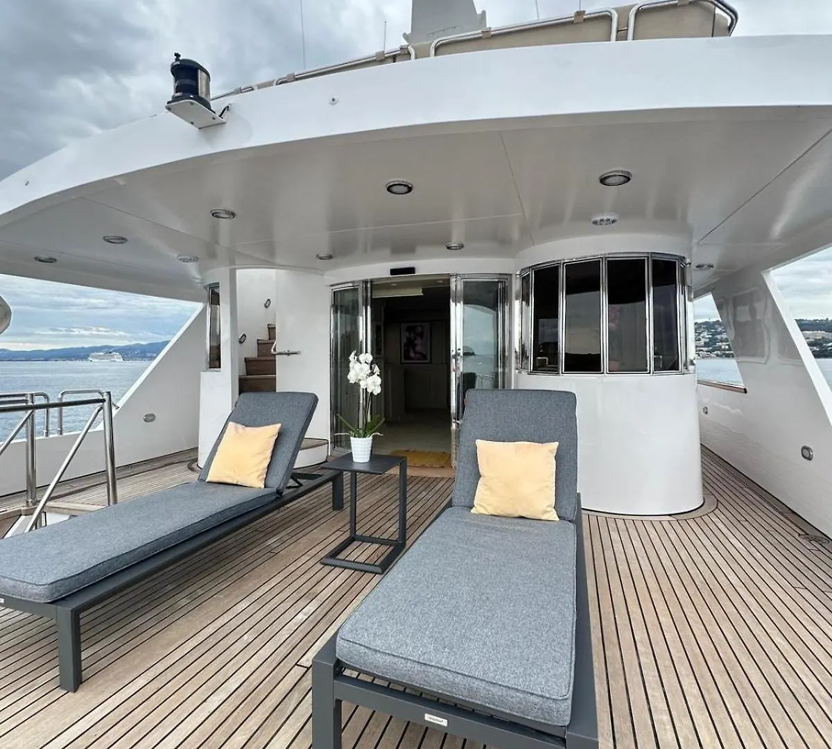 Riva 130 Hotel Cannes Botel